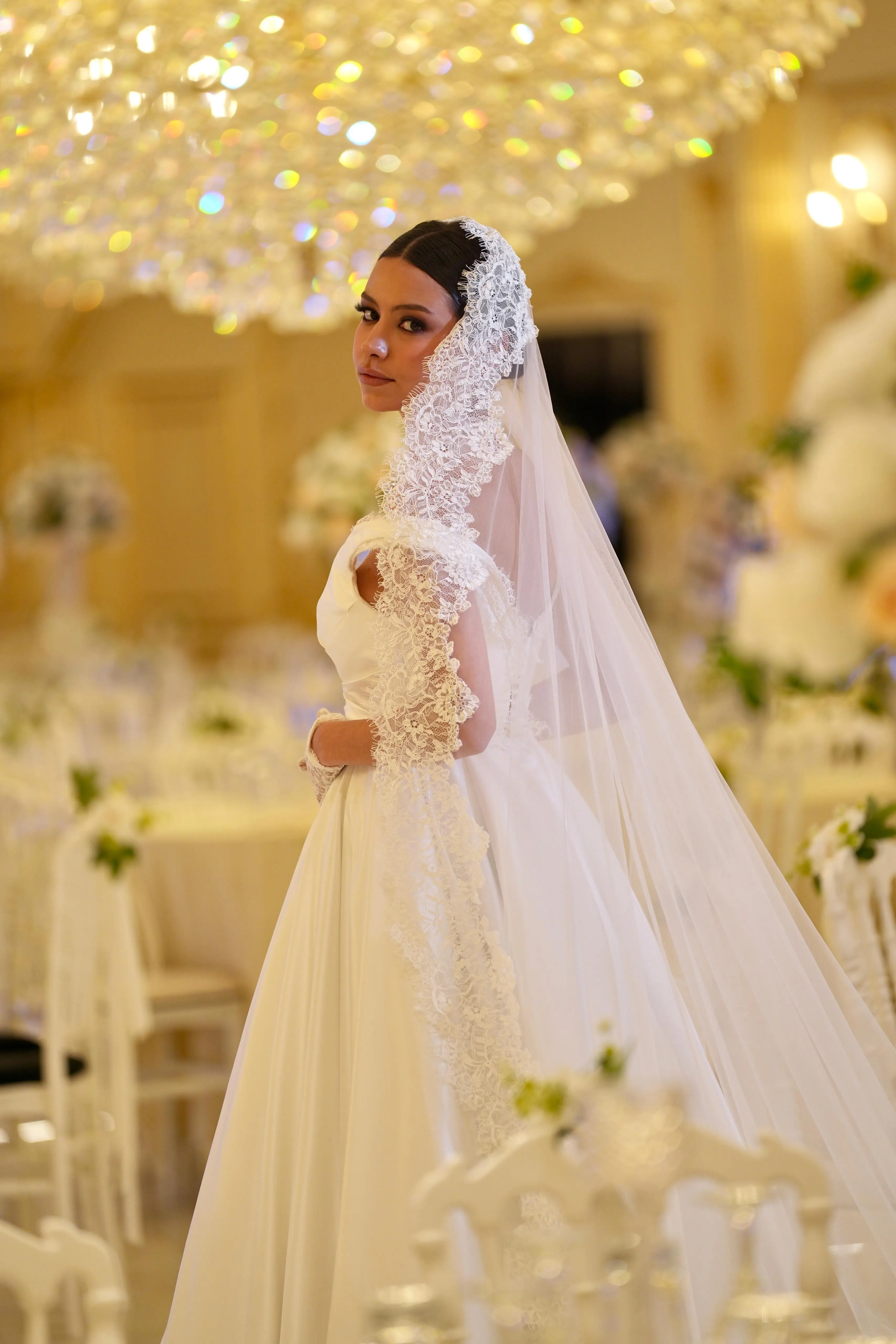 Eleni - Yan Görünüm